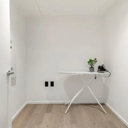 Chic & Modern Retreat The Heart Of Dt Vancouver Exterior photo